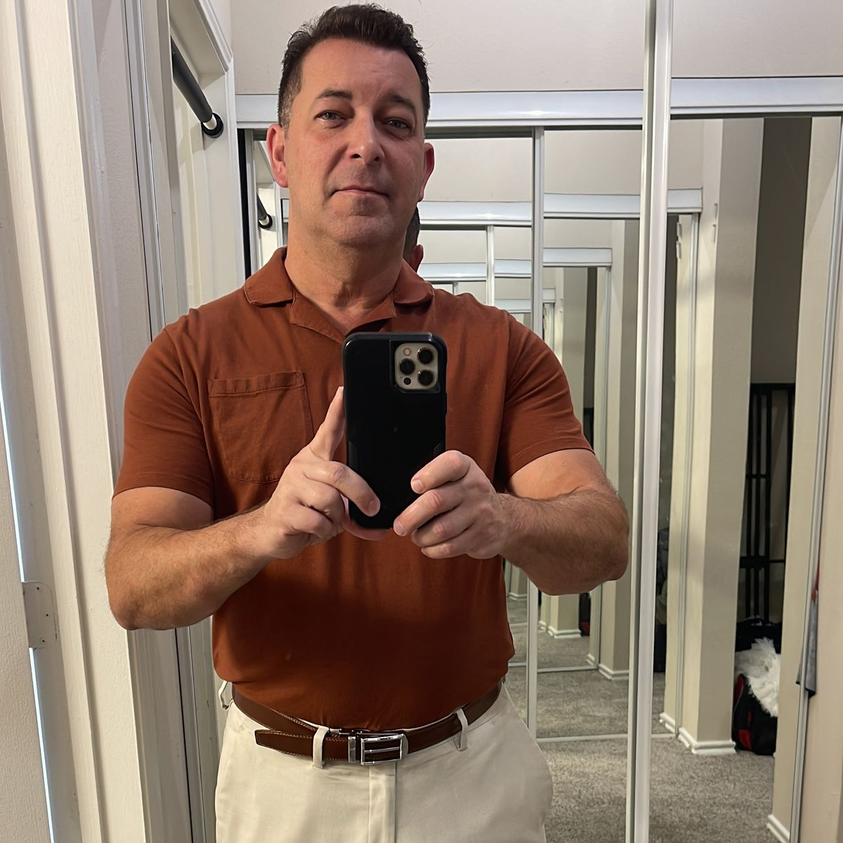 Un amigo me lo recomendó, muy bueno, la bateria me dura bastante